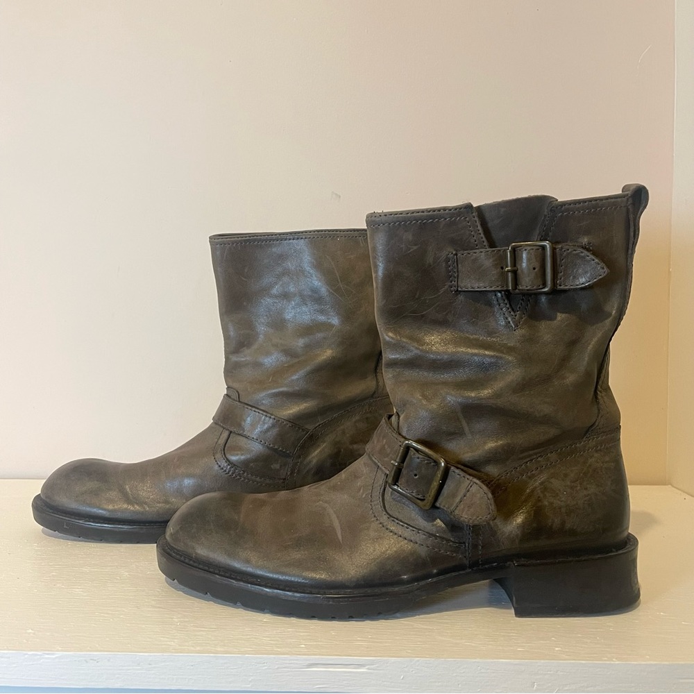 John Varvatos USA grey leather men’s boots in good condition.